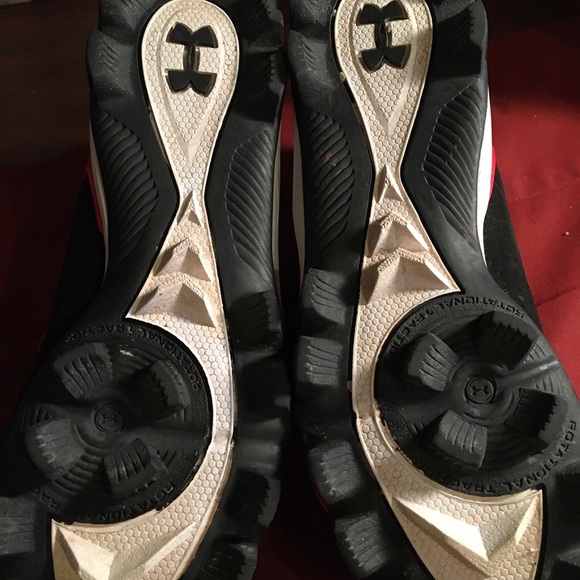 Under Armour Baseball Cleats w Rotational Traction - Picture 4 of 7